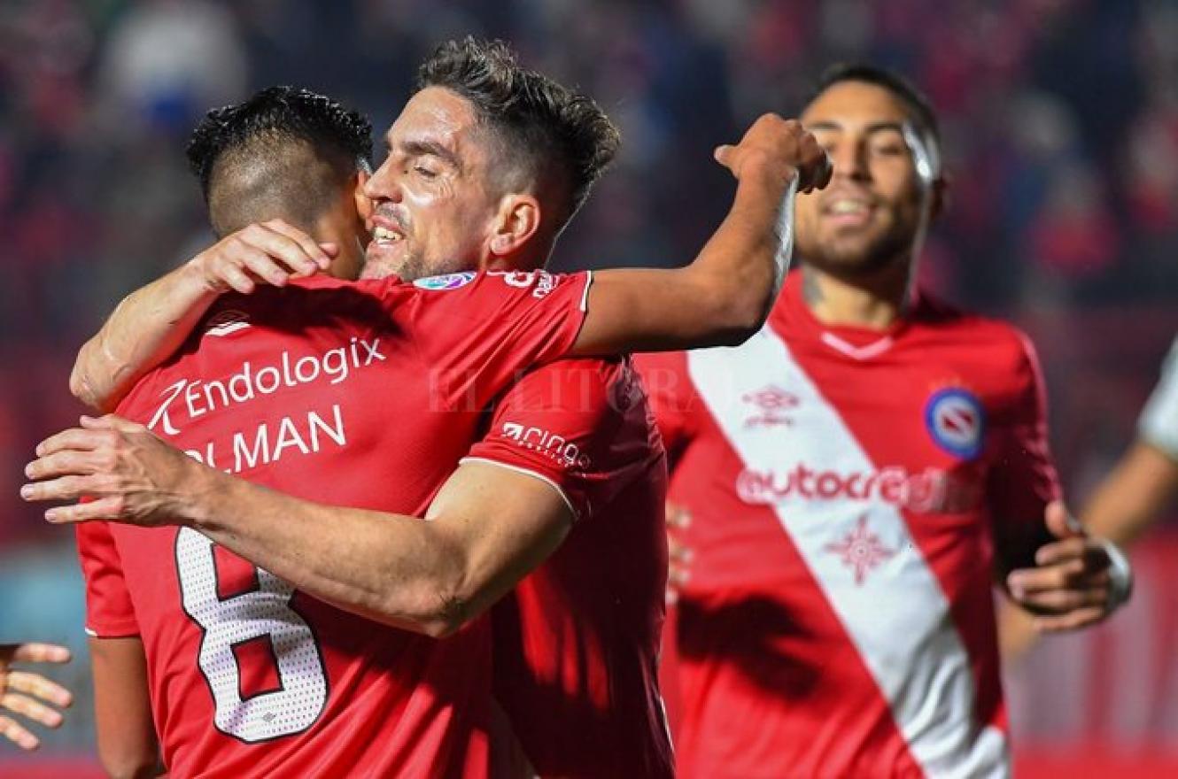 Argentinos Juniors festejó ante Banfield en la reanudación de la Superliga