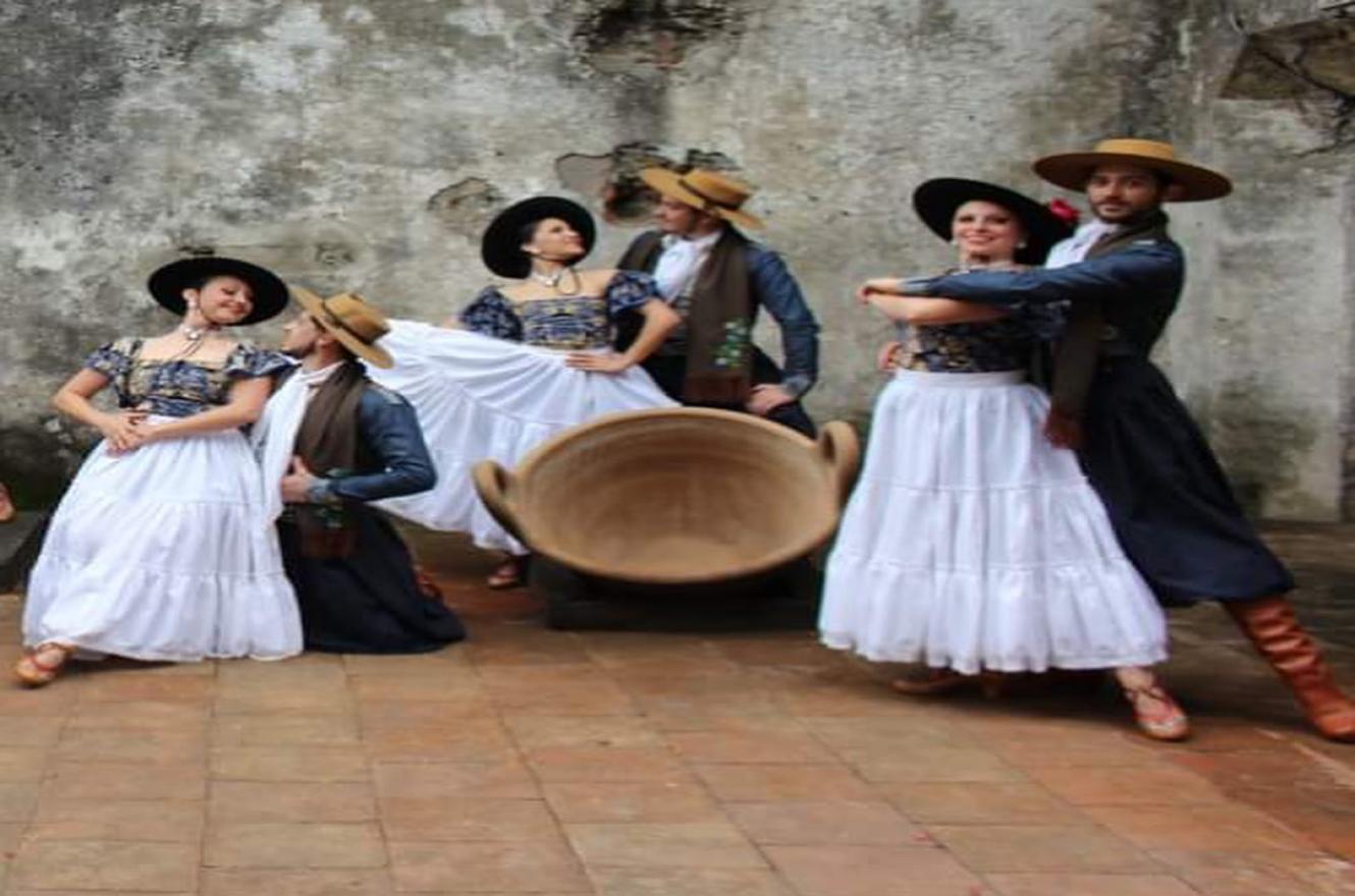 Compañía Folclórica 