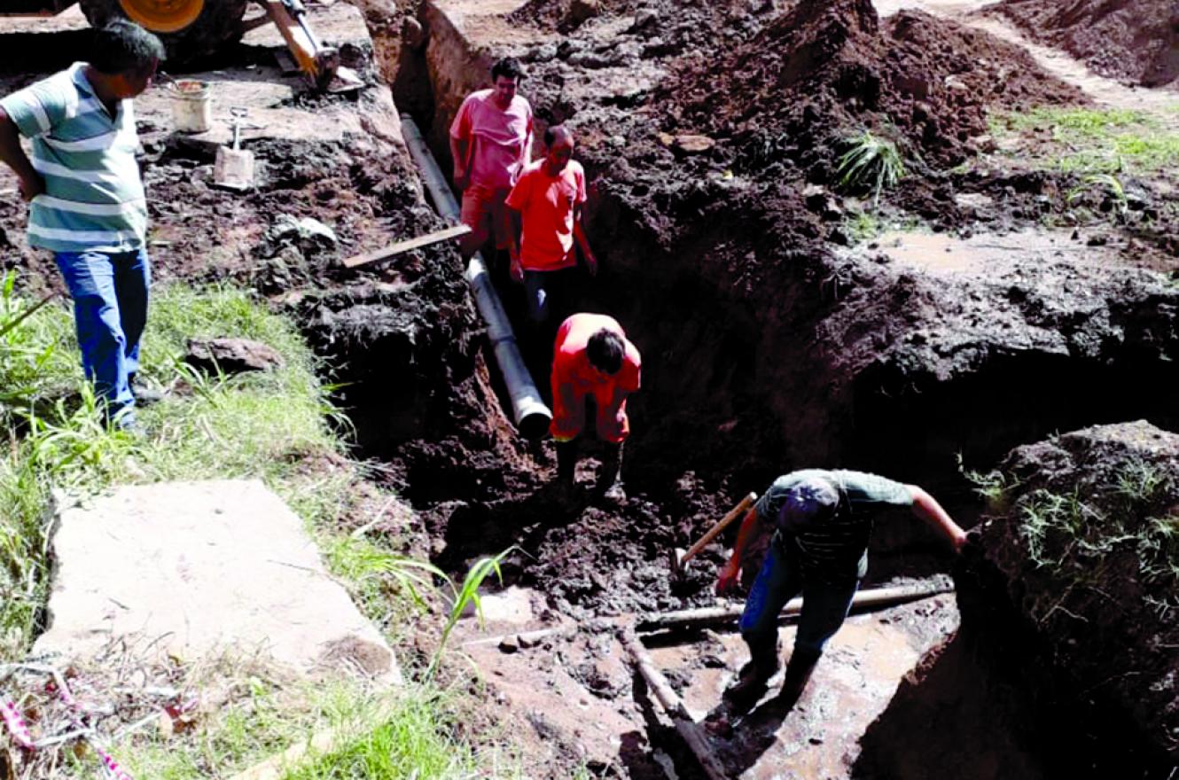 trabajos conexión agua Paraná