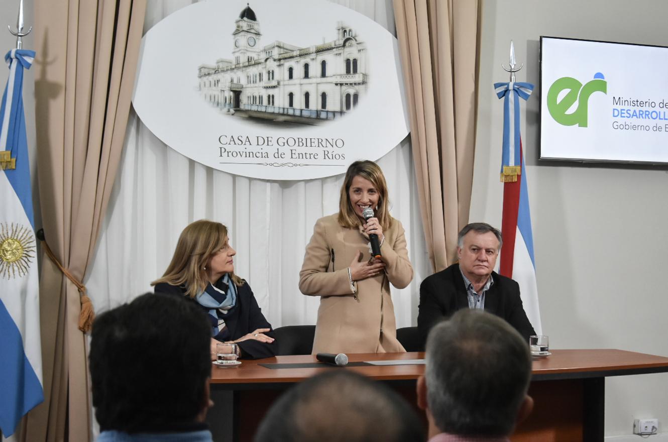 Entregaron más de tres millones de pesos a federaciones y asociaciones deportivas