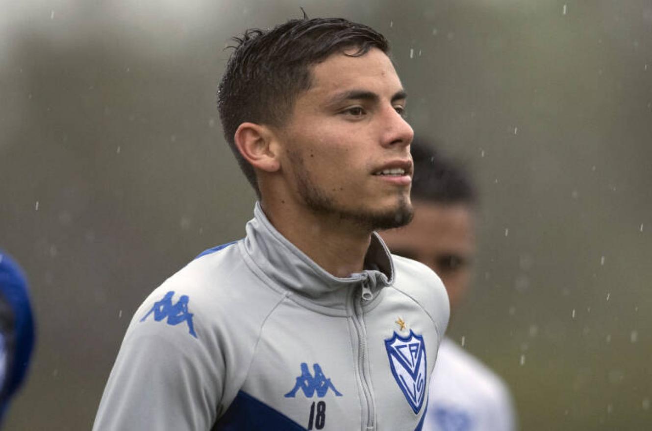 Vélez acordó verbalmente con Almería por la venta del entrerriano Lucas Robertone