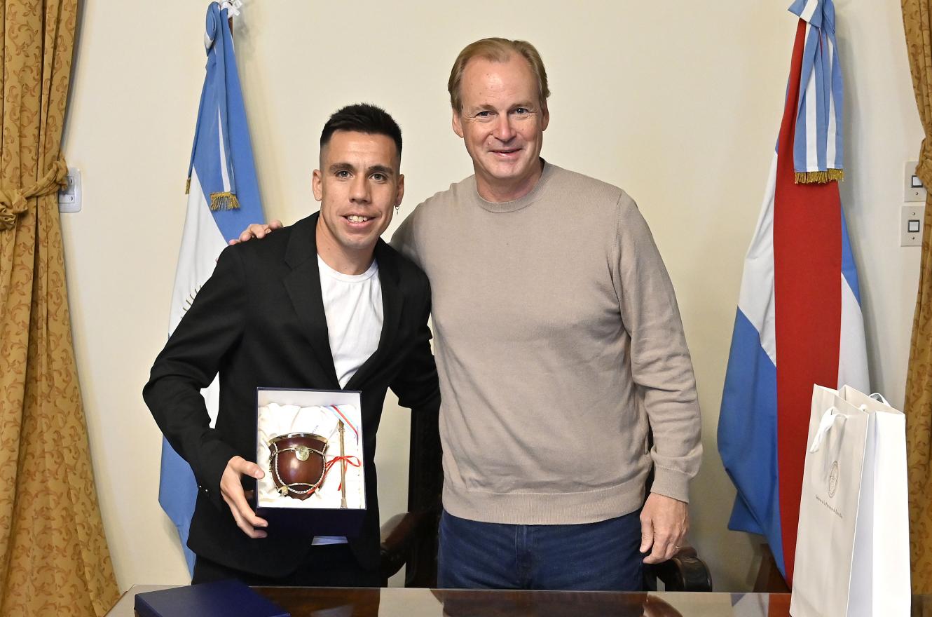 El atleta Julián Molina fue recibido por el gobernador Gustavo Bordet