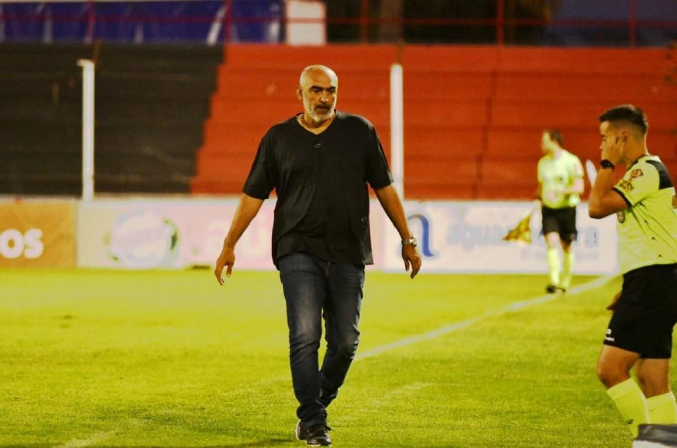 Iván Delfino dejó de ser el director técnico de Patronato