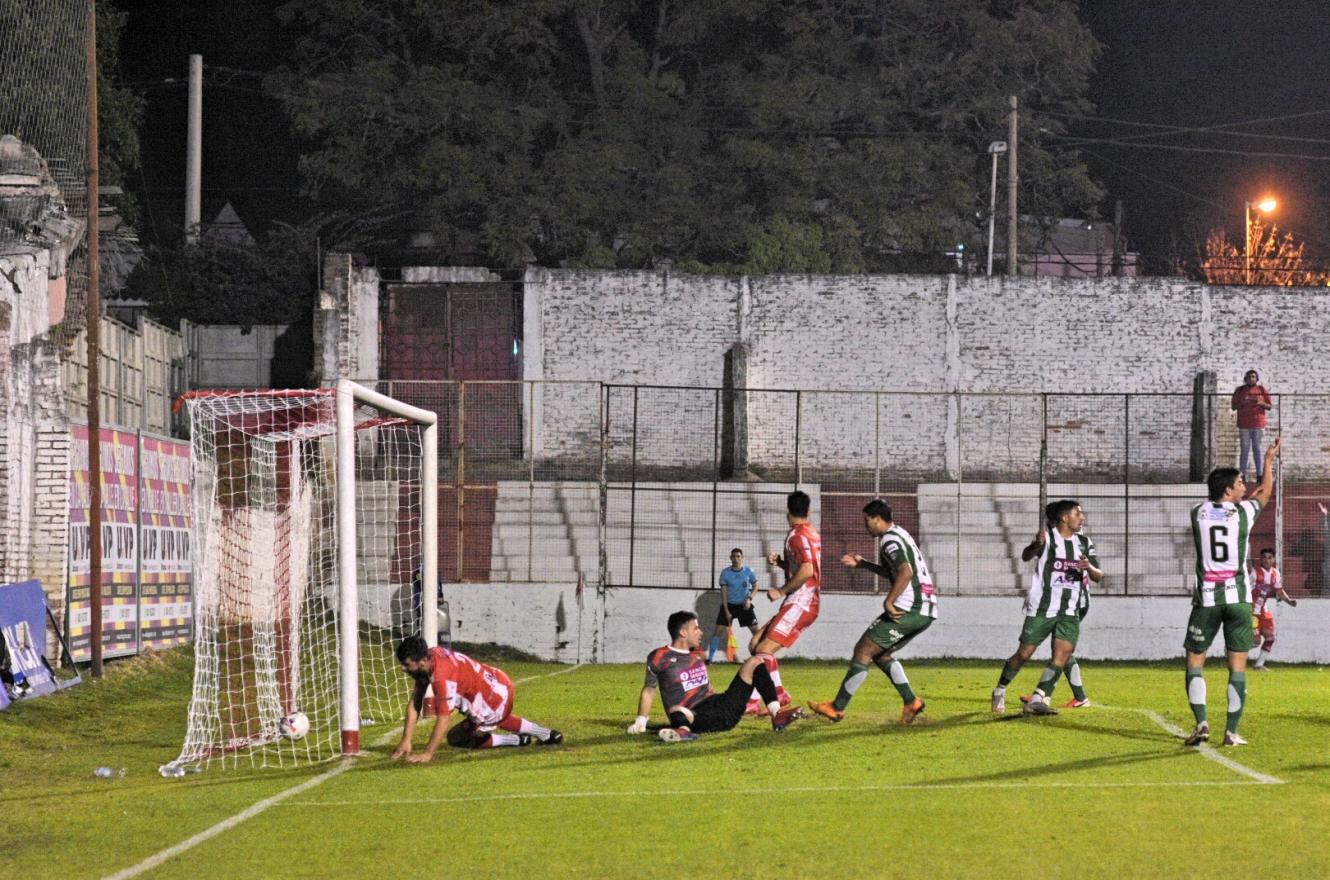 Fútbol: Atlético Paraná consiguió un valioso triunfo y algo de aire en el Torneo Federal A