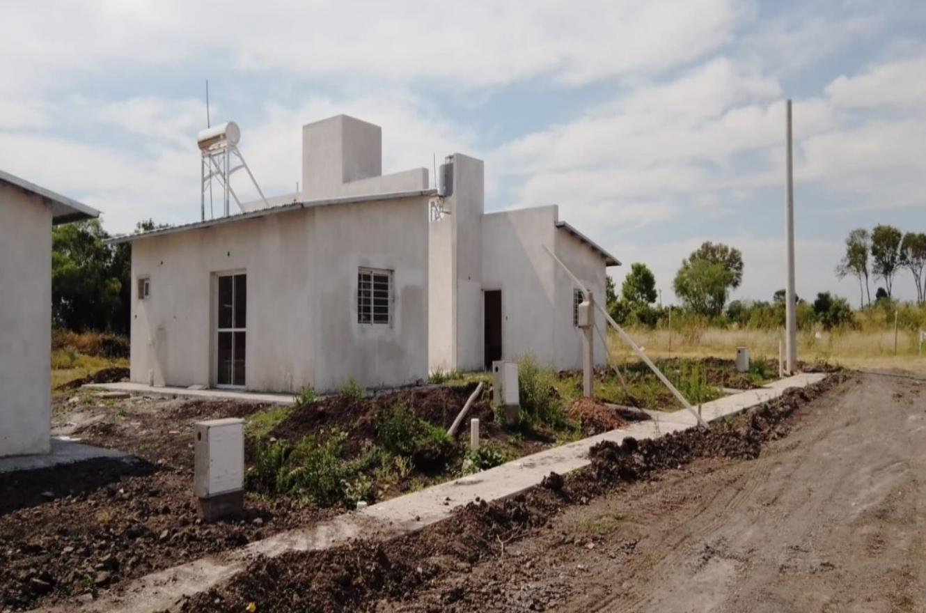 Rubricaron convenios para construir 40 viviendas en Gualeguaychú y Urdinarrain