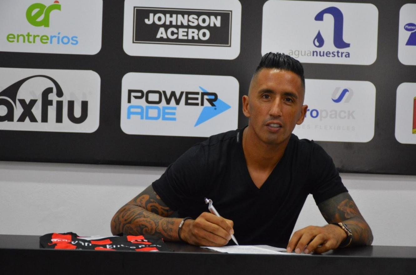 Lucas Barrios: “Vengo a tratar de sumar y ayudar al club para que nos quedemos en Primera”