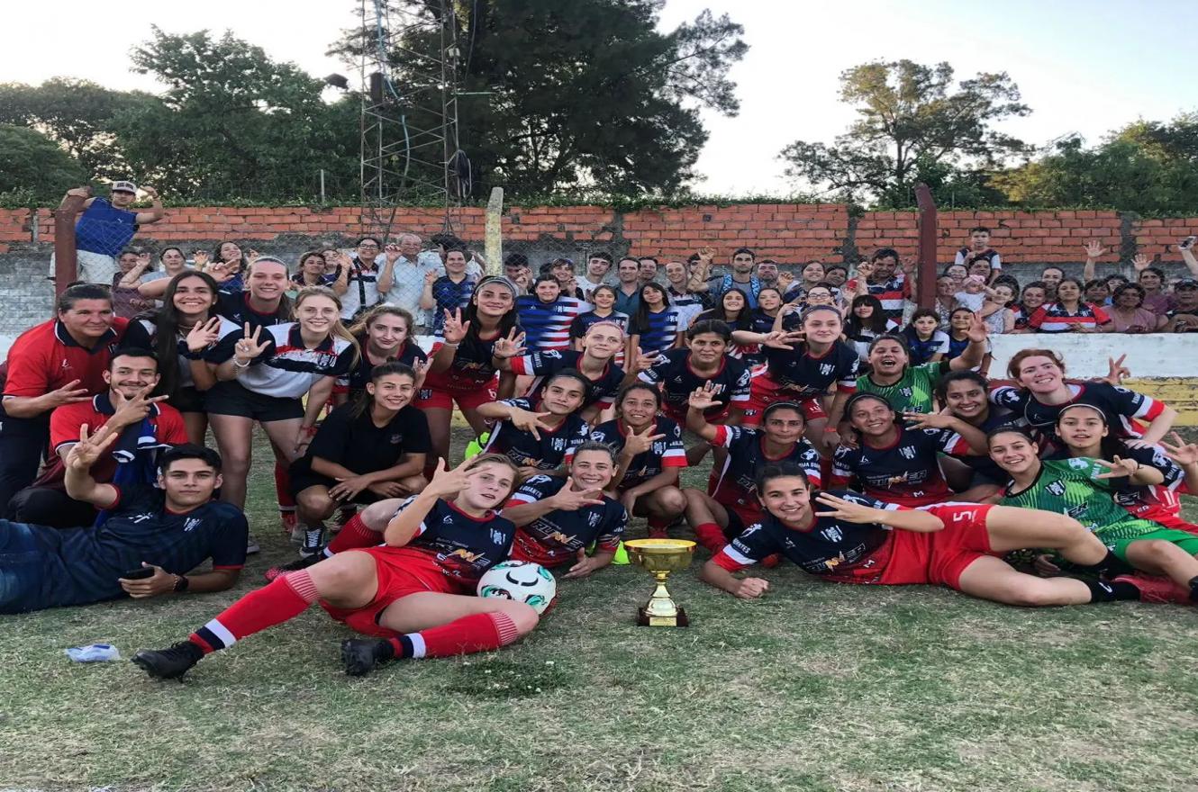 Las chicas de San Benito dieron una nueva vuelta olímpica en la Liga Paranaense de Fútbol