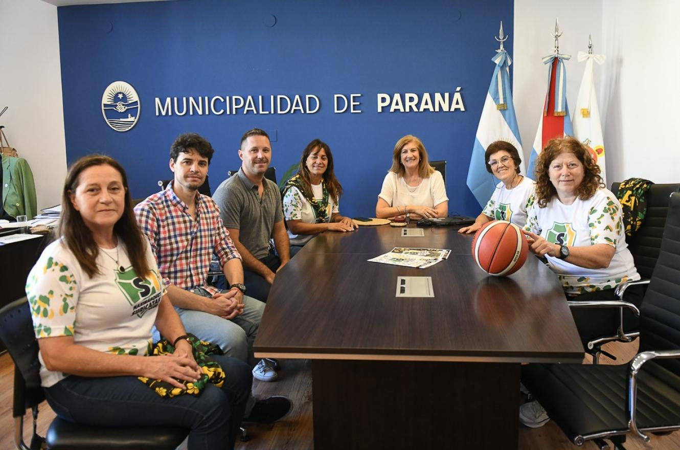 Rosario Romero recibió a las organizadoras del Torneo Internacional de Maxibásquet