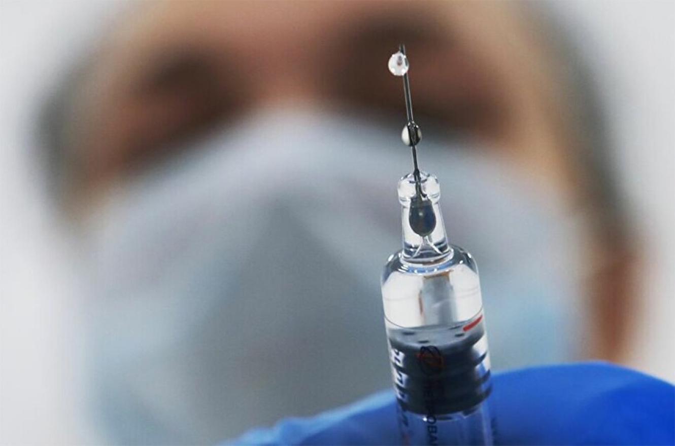 Las vacunas de ARN mensajero parecen ser más efectivas para prevenir la infección y las de vectores virales lo serían para reducir la mortalidad.
