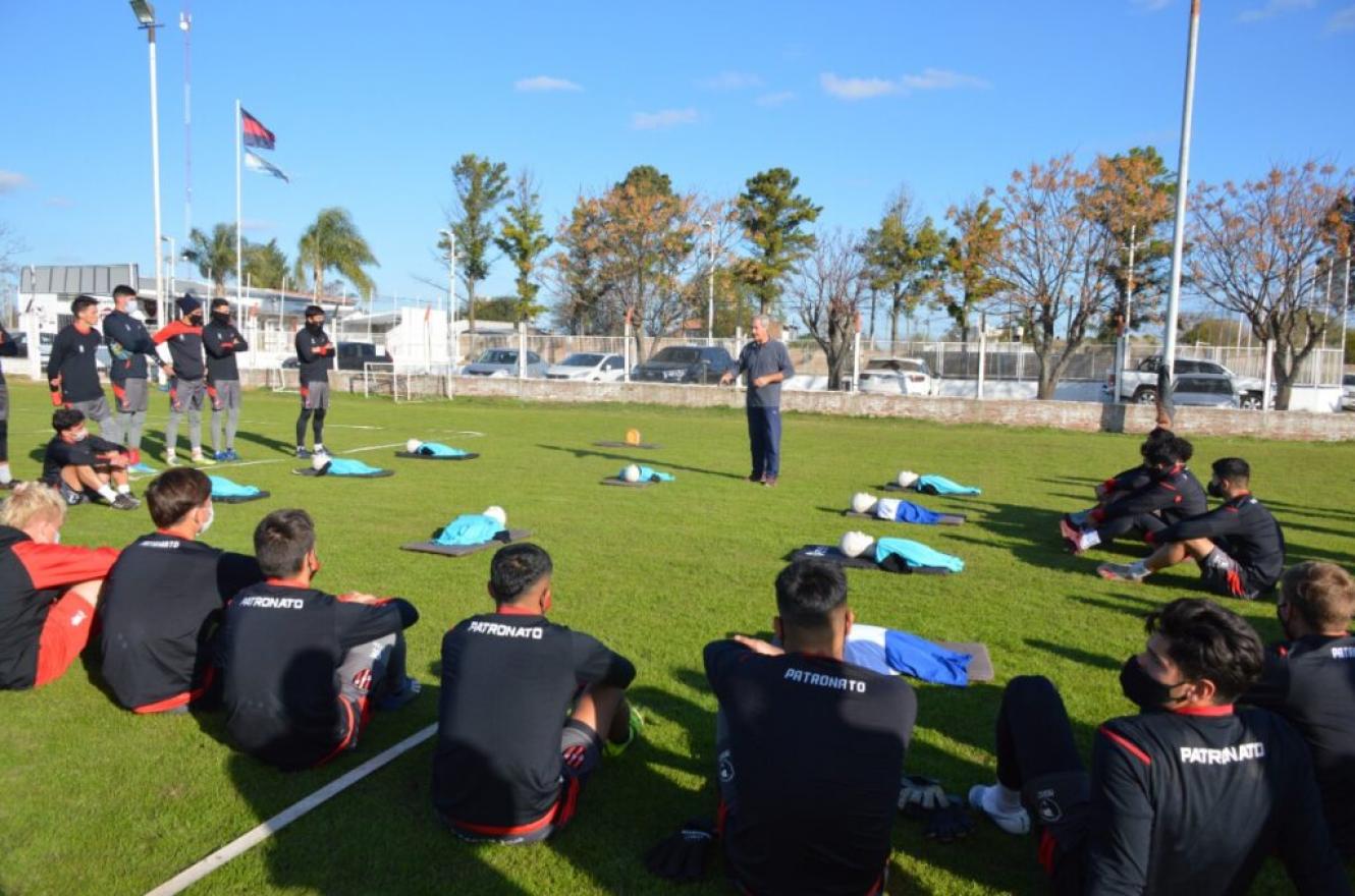 El plantel de Patronato tuvo este martes un taller de RCP en el predio La Capillita