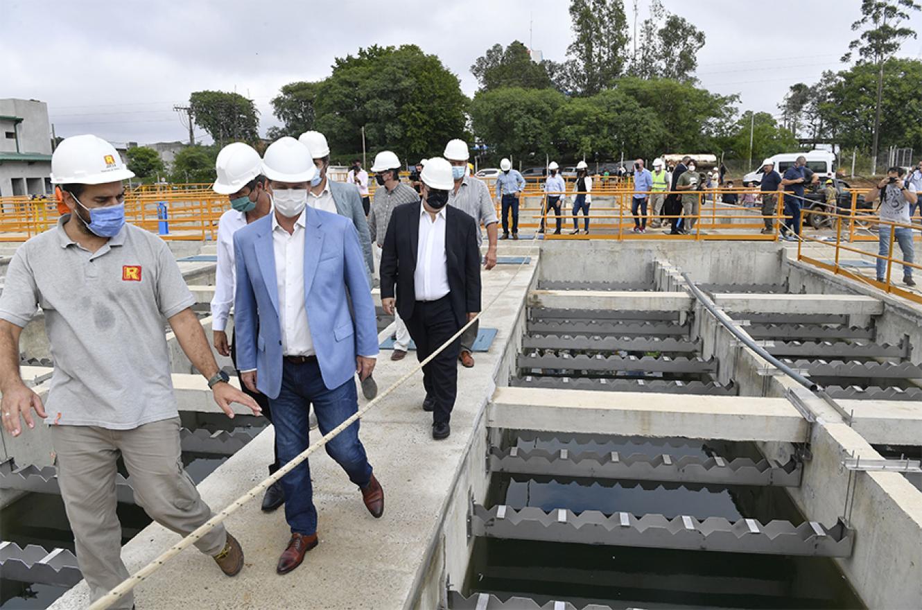 El gobernador Gustavo Bordet recorrió la planta de agua potable de Concordia que lleva un 75 por ciento de avance y cuenta con financiamiento de Enohsa.