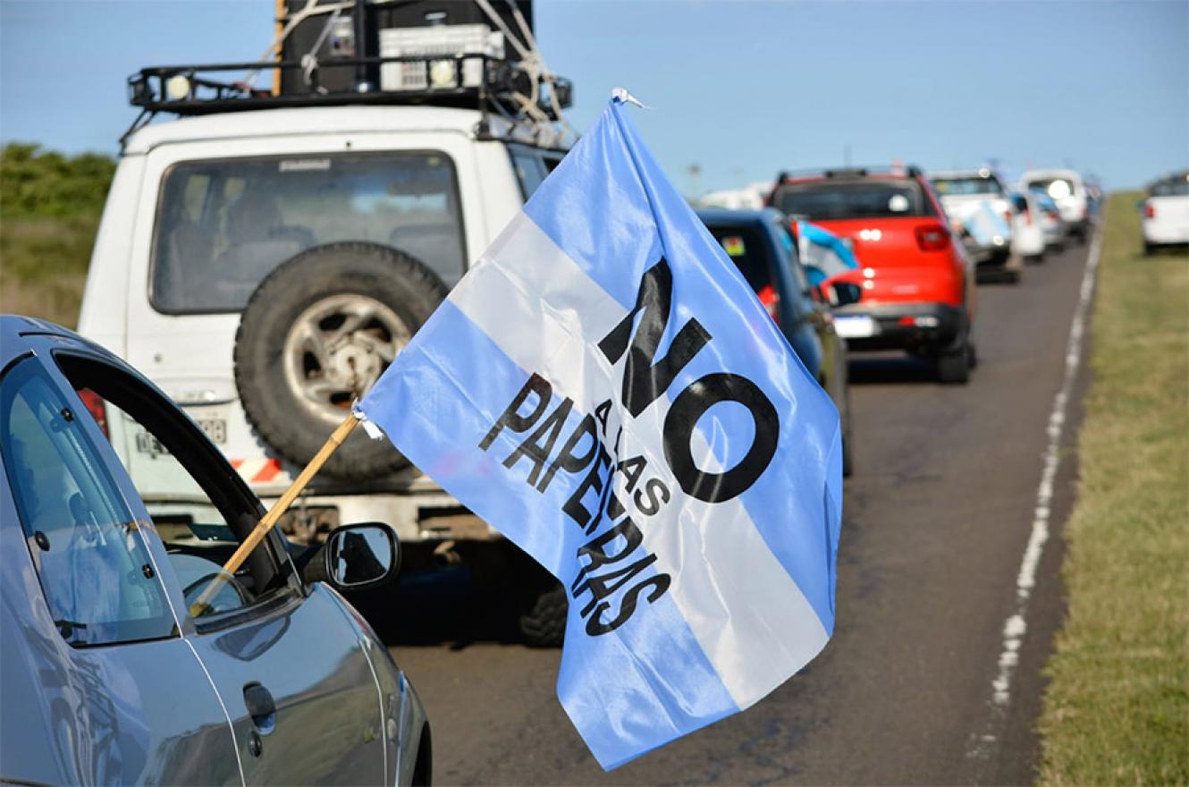 La Asamblea Ciudadana Ambiental de Gualeguaychú se movilizará este domingo en caravana automovilística, porque las autoridades argentinas preservan la imagen de UPM e impiden subirse al puente internacional “General San Martín”.