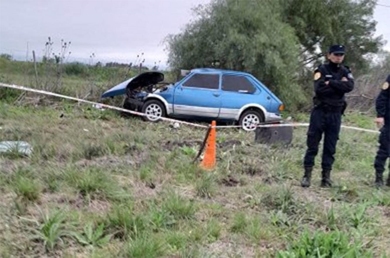 Un joven perdió la vida al despistar y volcar su auto en la ex ruta 18.