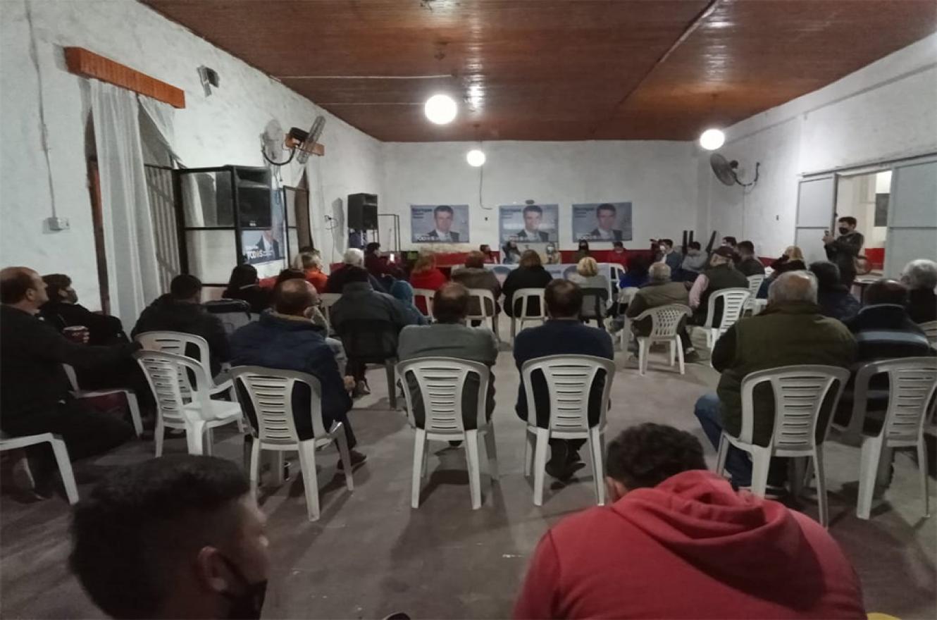 La militancia del peronismo en Gualeguaychú se reunió en el Club Black River para acompañar a los candidatos a legisladores nacionales.