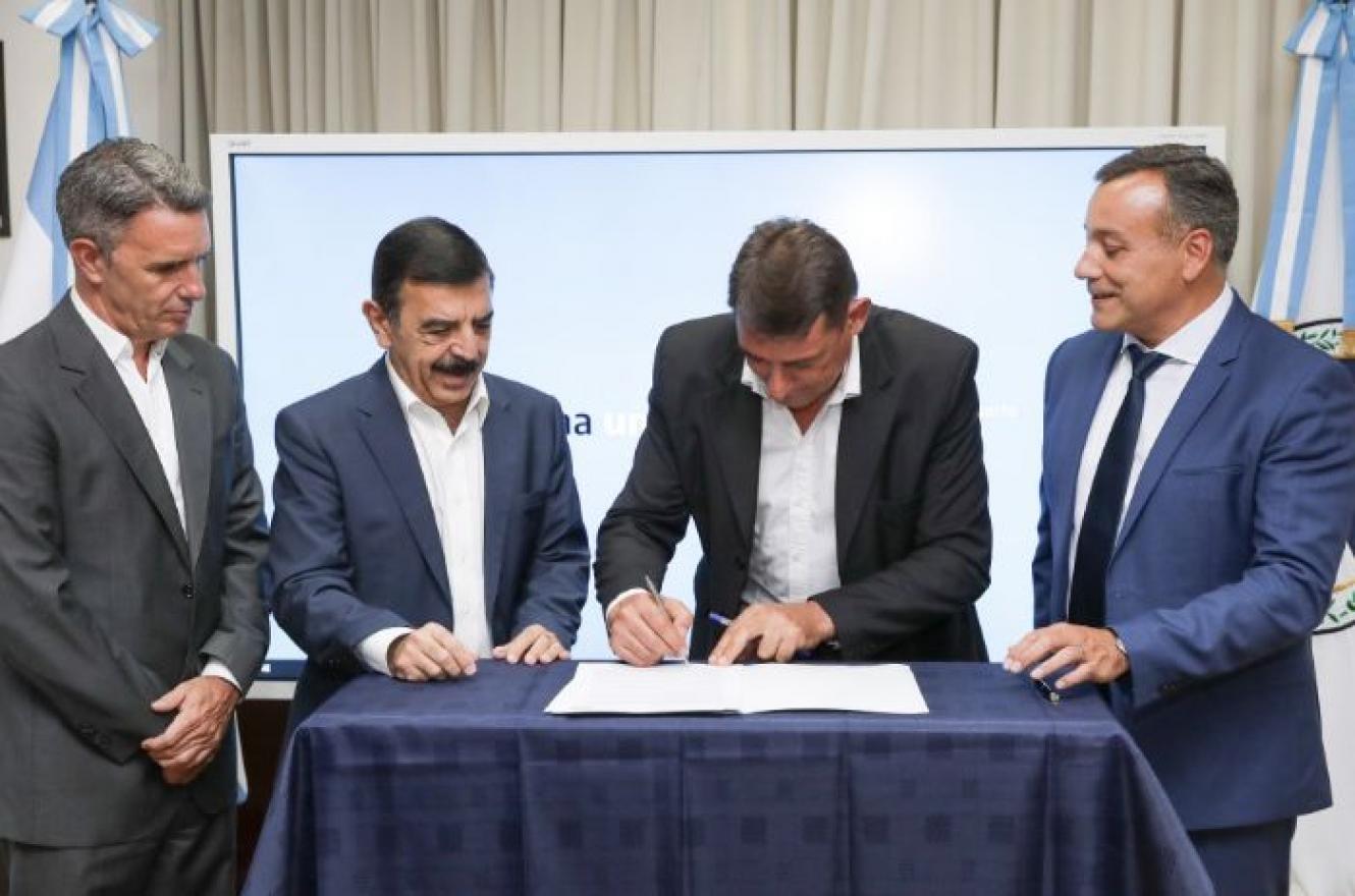 Firmaron el convenio para congelar tarifas del transporte por 120 días