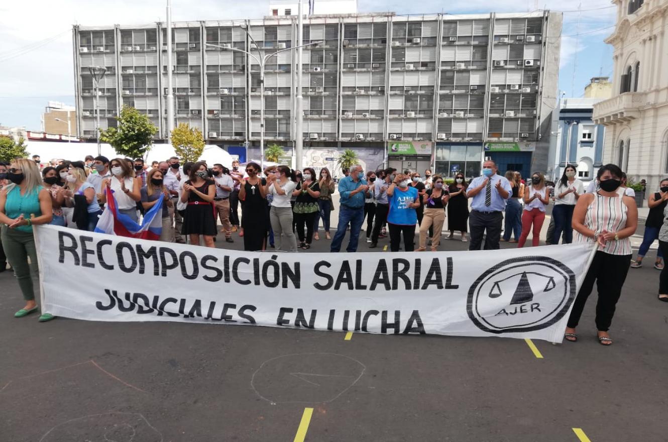 El gobierno convocó a los judiciales para "encontrar soluciones" a sus demandas