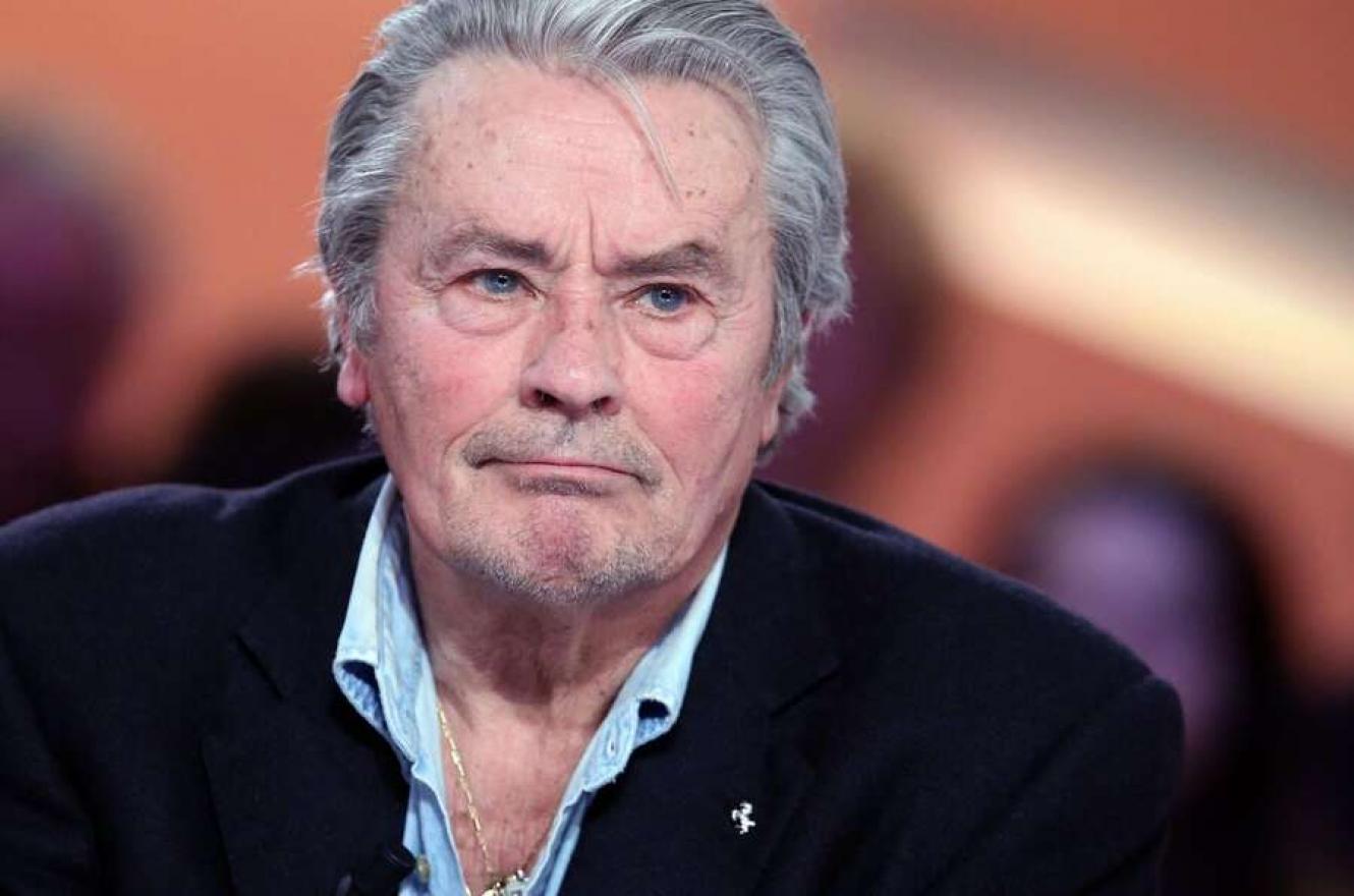 El legendario actor francés Alain Delon murió este domingo en su residencia en Douchy, en el centro de Francia.