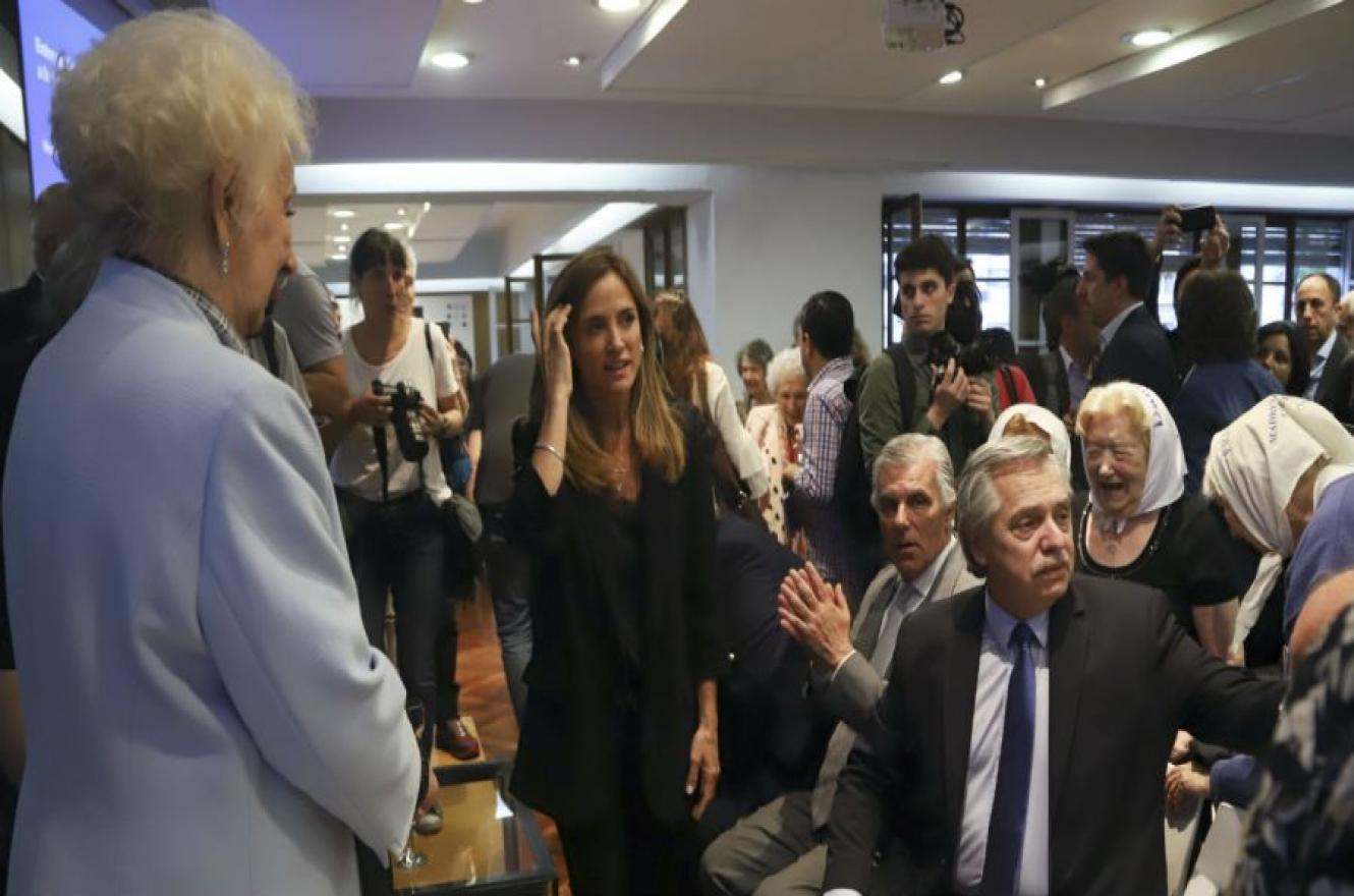 En la veda electoral, Alberto Fernández fue a un homenaje a Estela de Carlotto