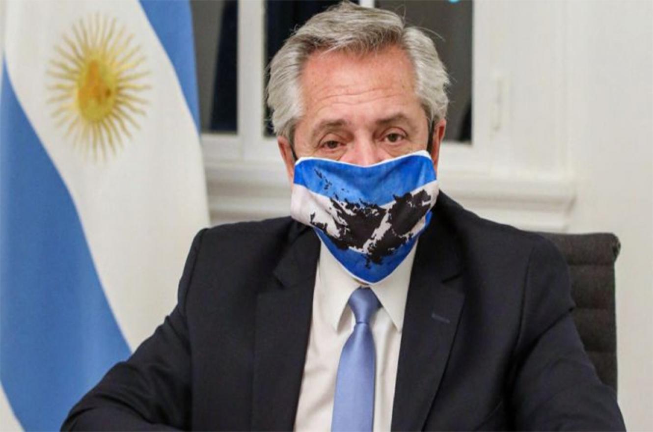 El Presidente Alberto Fernández dio positivo de coronavirus. Lo comunicó él mismo a través de su cuenta de Twitter, en una publicación en la cual explicó que está aislado y que se encuentra bien físicamente.