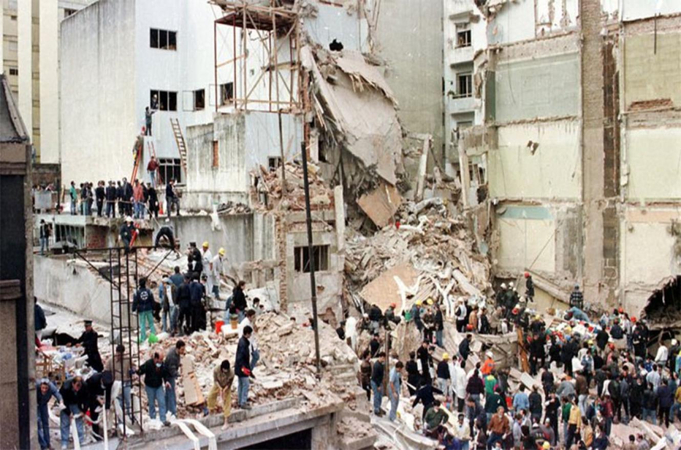 AMIA: la bomba explotó a las 9:53 del 18 de julio de 1994. 
