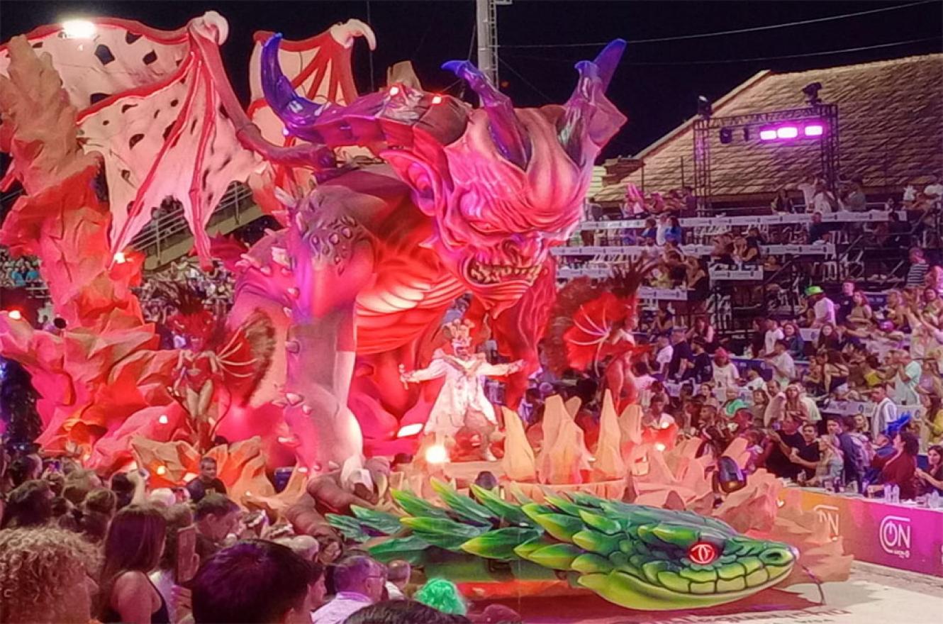 El orden de desfile en esta segunda noche será el siguiente: Ará Yeví (Club Tiro Federal), Papelitos (Club Juventud Unida), Marí Marí (Club Central Entrerriano) y Kamarr (Centro Social y Cultural Sirio Libanés).