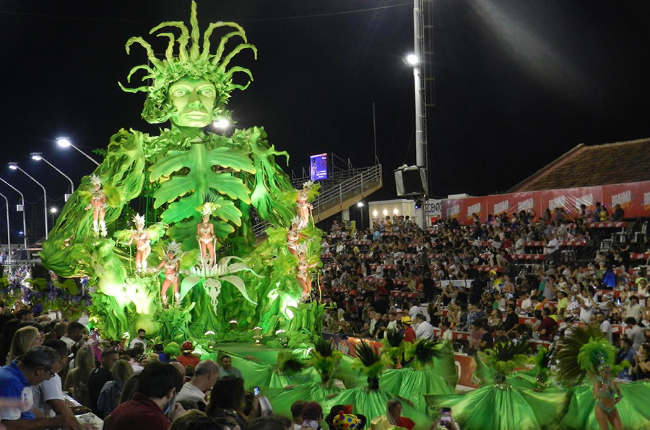 Marí Marí del Club Central Entrerriano, abrió la cuarta noche del Carnaval del País y despidió enero en un Corsódromo que reunió a casi 19 mil personas.