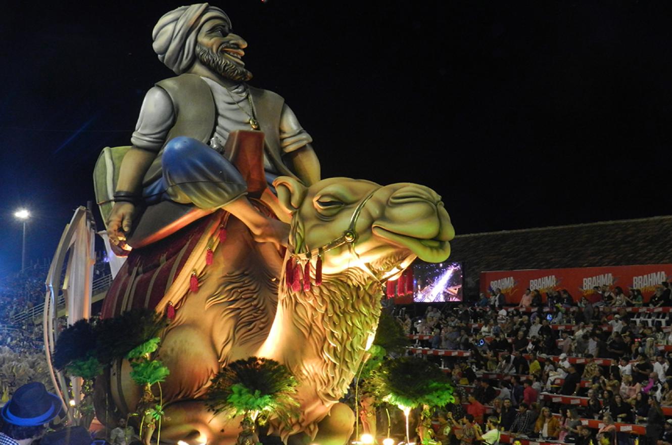 Kamarr (Centro Cultural Sirio Libanés) abrió la décima y última noche del mejor Carnaval del País.