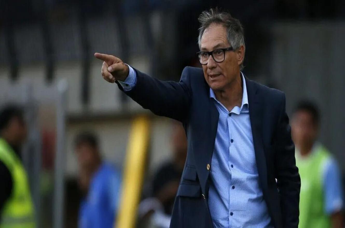 Rosario Central dio un golpe de timón y anunció la llegada de Ariel Holan
