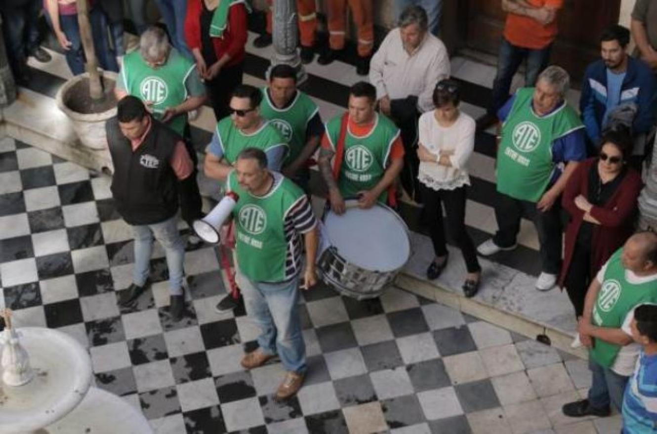 ATE marchó a la Municipalidad de Paraná en rechazo a la oferta salarial