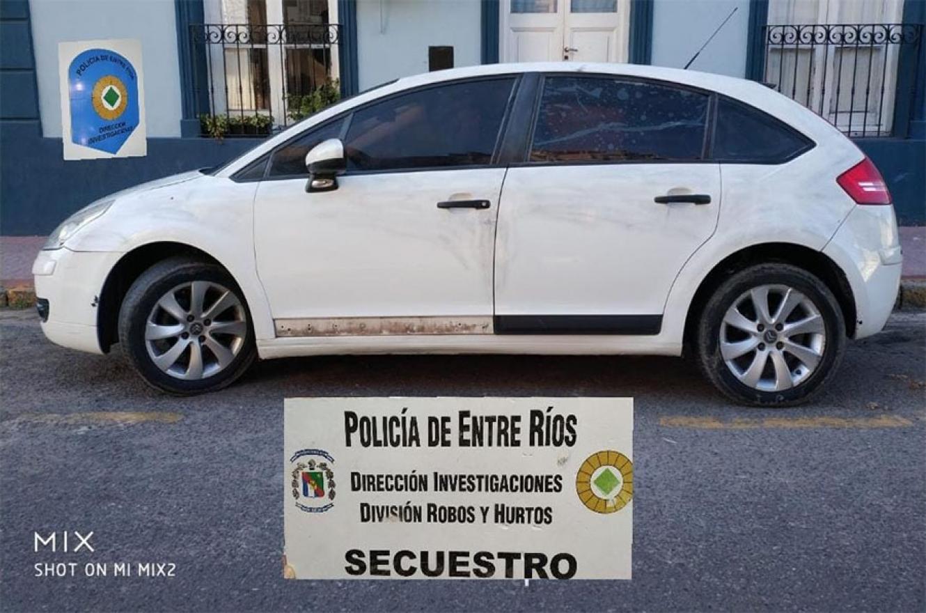 El Citroën, modelo C4 secuestrado en el marco de la investigación por el violento robo ocurrido en inmediaciones de un corralón en Paraná.