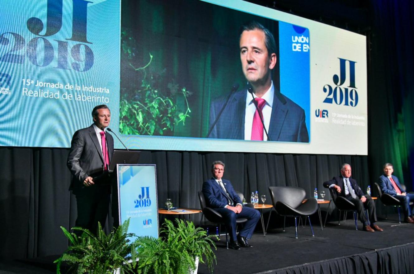 Bahl en la jornada de la industria