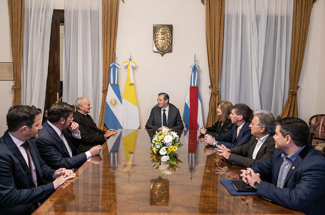 Los funcionarios provinciales recibieron en Casa de Gobierno al canciller de la Academia Pontificia de las Ciencias y de la Academia Pontificia de las Ciencias Sociales, monseñor Marcelo Sánchez Sorondo.