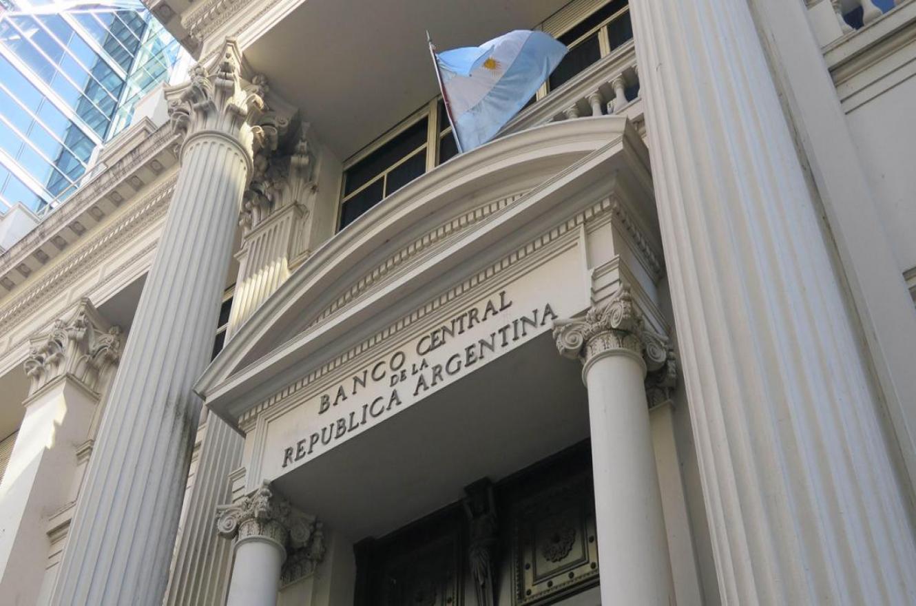 El BCRA volvió a usar reservas en septiembre para intervenir la brecha cambiaria.