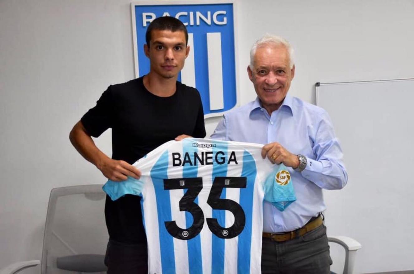 Fútbol: el entrerriano Tiago Banega firmó su primer contrato con Racing