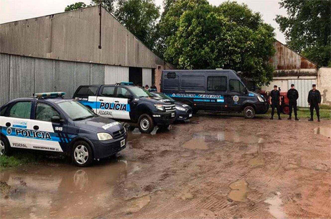 La fiesta electrónica se desarrollaba en el Aeroclub Basavilbaso. La Policía secuestró varias sustancias estupefacientes y hay diez detenidos.