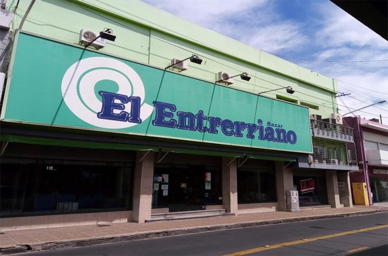 Al disponer la quiebra de Bazar El Entrerriano, el juez decretó “la inhibición general de bienes de la empresa”; la “inhabilitación” de los integrantes de la sociedad; y ordenó “prohibir a los integrantes del directorio, ausentarse del país”.
