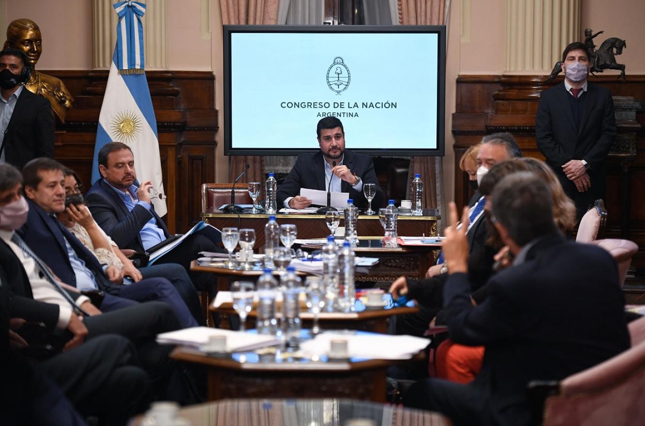 Antes del recambio legislativo, el FdT avaló en comisión 116 decretos de Fernández