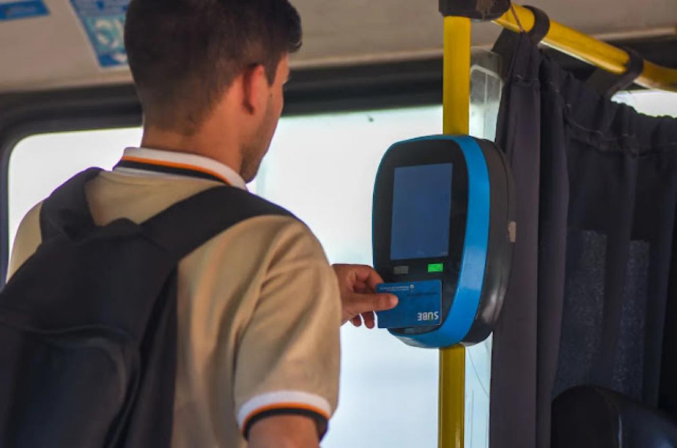Ponen en funcionamiento el boleto estudiantil gratuito en Paraná y el área  metropolitana | Análisis