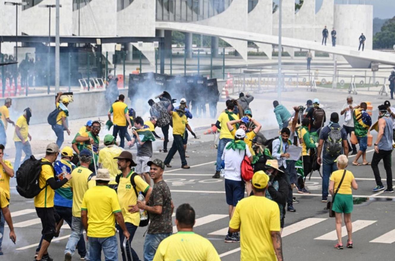 Los manifestantes pedían la intervención de las Fuerzas Armadas en Brasil.