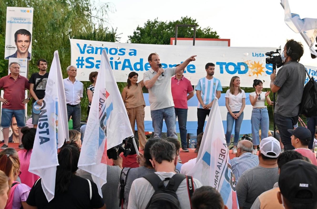 En el cierre de campaña, Bordet le apuntó a los "candidatos foráneos"