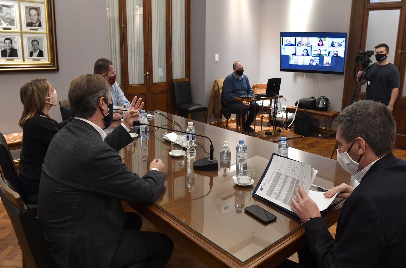 Bordet analizó con senadores oficialistas el proyecto de Emergencia Solidaria