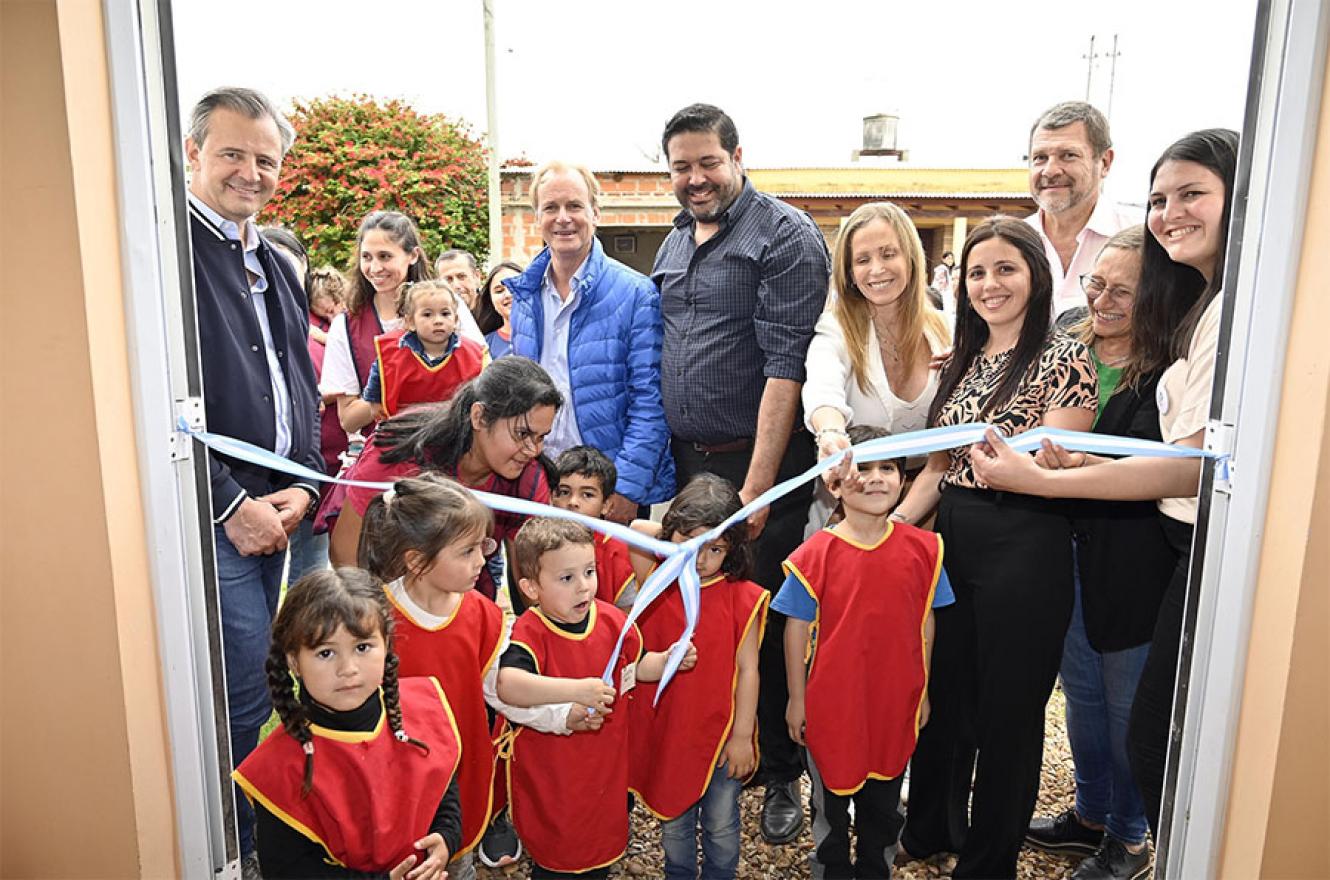 El gobernador Gustavo Bordet, acompañado por Adán Bahl, inauguró viviendas y Centro de Desarrollo Infantil en La Criolla y en Colonia Ayuí.