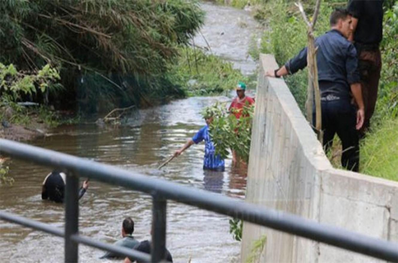 Es intenso el operativo de búsqueda de Fiorella Furlán sobre el arroyo Antoñico y demás zona de influencia. (Foto: Diario Uno).