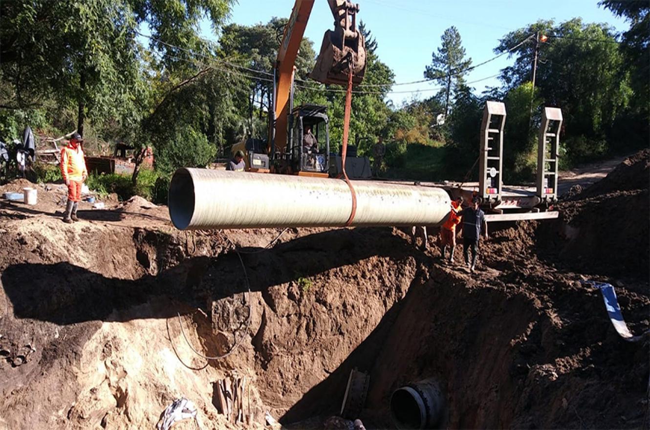 Se recambió una cañería de 900 milímetros y por eso Paraná todavía tiene grandes zonas sin el suministro de agua corriente.