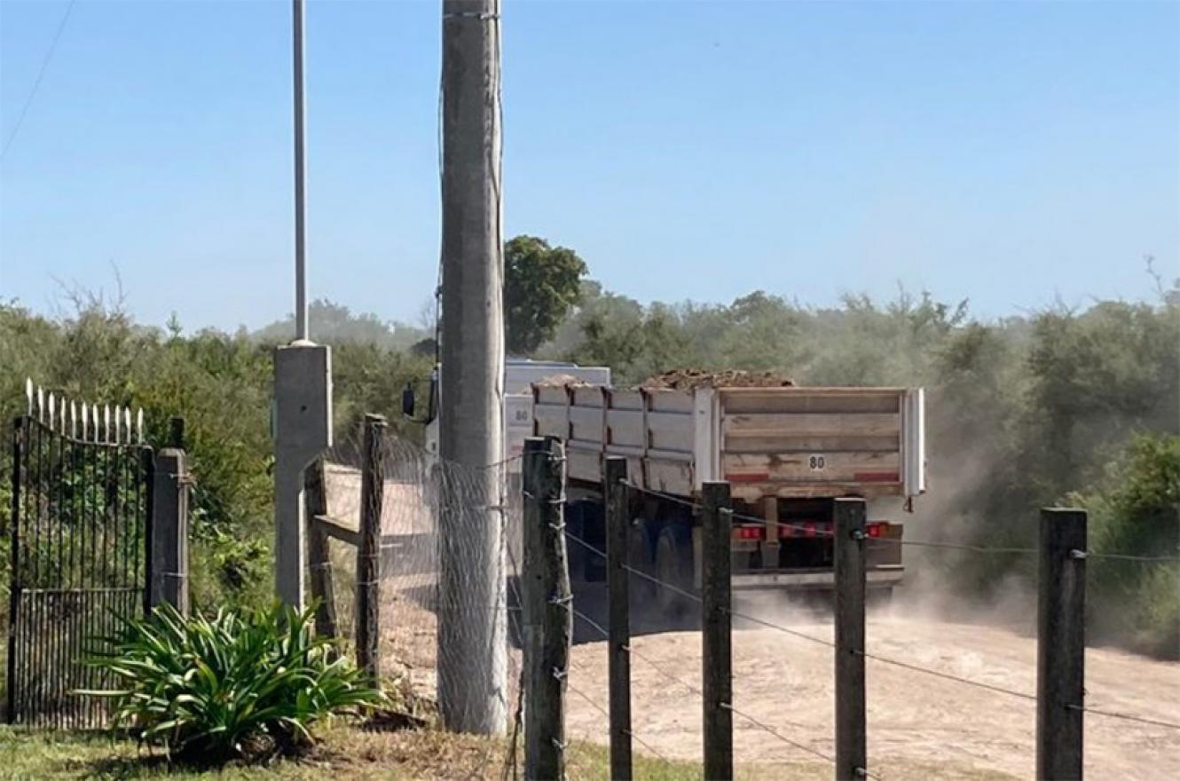 La comunidad educativa de una escuela de Costa Grande (Diamante) denunció el funcionamiento irregular de una cantera de brosa.