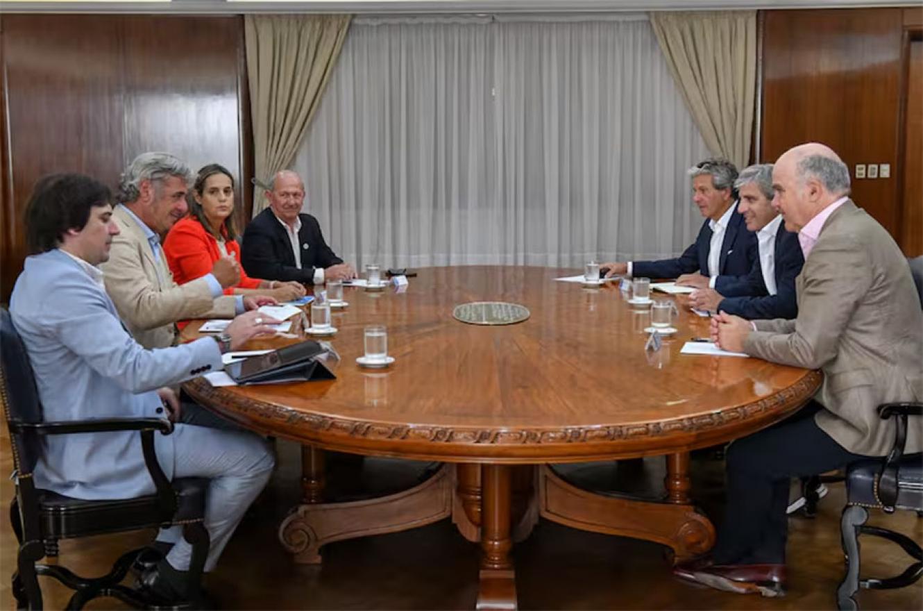 Imagen de la reunión de ayer entre el ministro Luis Caputo y la dirigencia de la Mesa de Enlace.