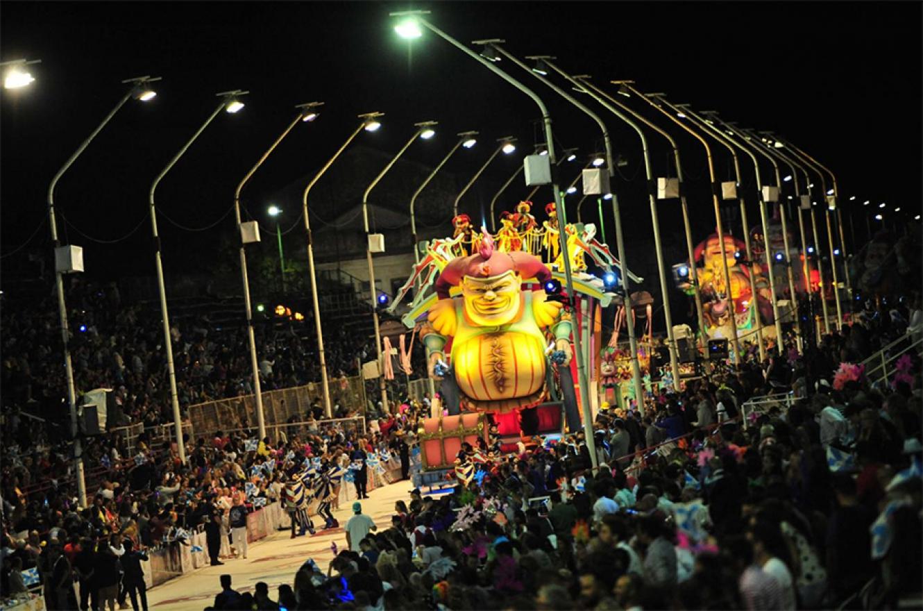 La Asociación de Hoteleros y Gastronómicos lamentó “la no realización del Carnaval” y aclaró que acompaña la decisión que adoptó la Comisión Directiva de la mayor fiesta a cielo abierto del verano en el país.