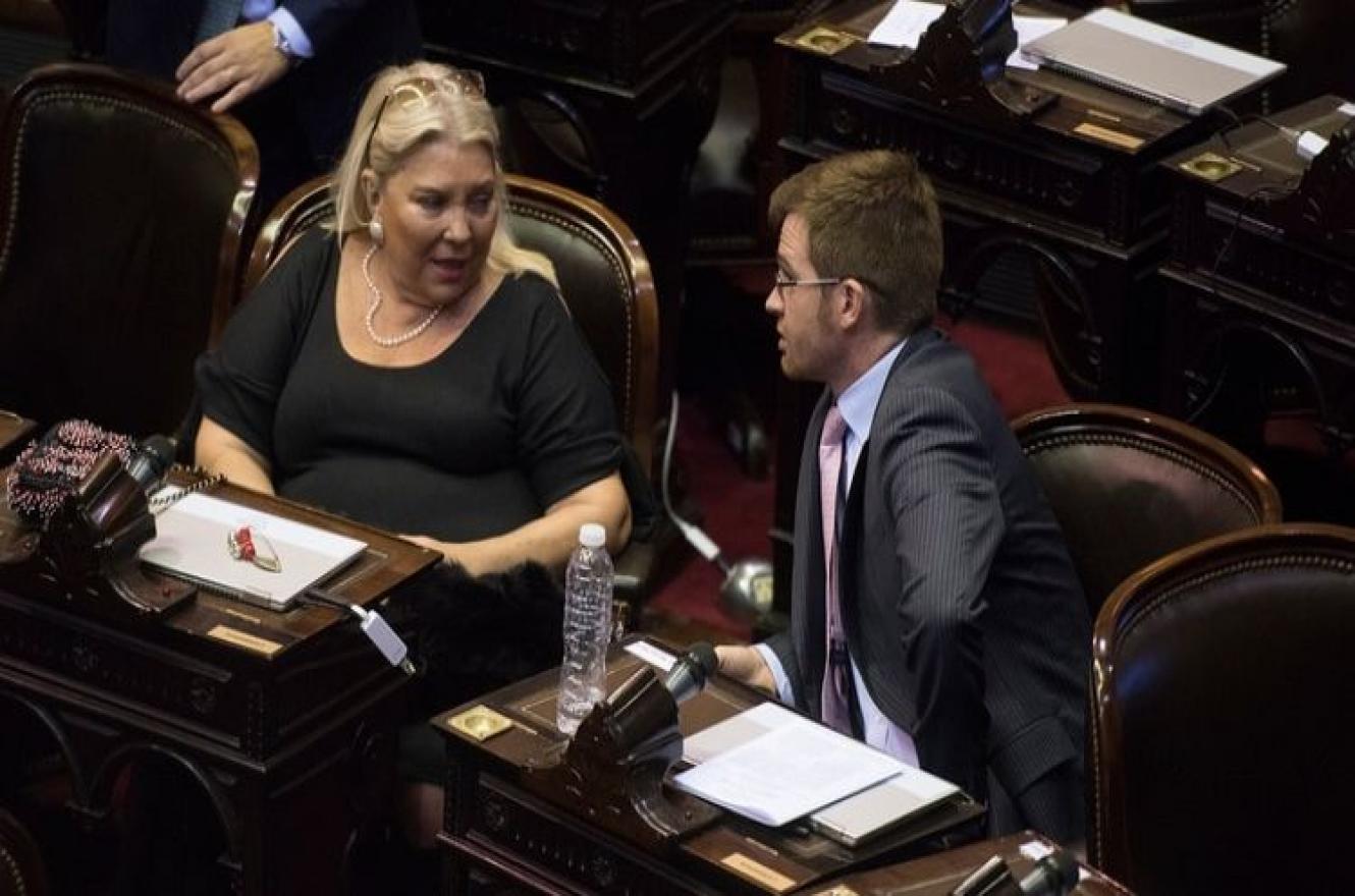 Nuevo cruce entre Nicolás Massot y Elisa Carrió