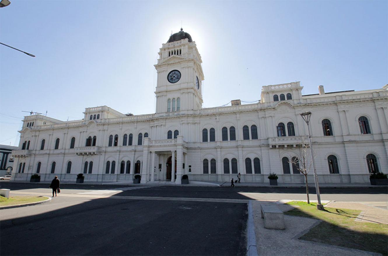 “Pese a un año desafiante para las finanzas públicas”, el gobierno entrerriano aseveró que logró superávit al cierre del 2024.