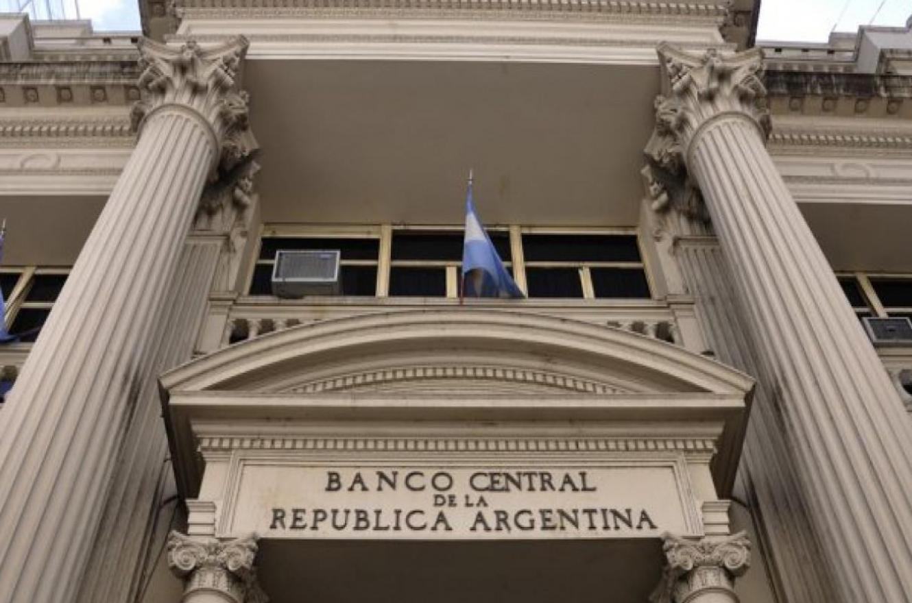 El Central flexibilizó las normas para la compra de dólares para los importadores